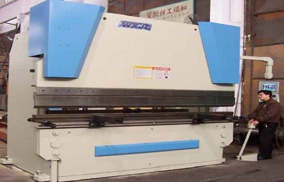 6mm v أخدود cnc هيدروليّ صحافة مكبح يصفح معدّ آليّ ل ل يثنّي فولاذ 160T/3200mm
