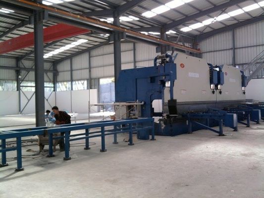 ربط مزدوج CNC هيدروليكية لوحة الانحناء لخط إنتاج القطب الضوء