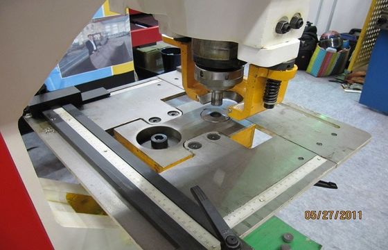 هيدروليّ ثقب طرد سنبك & قصّ ironworker آلة, خفيف Pole آلة يقطع 25mm حدّ أقصى
