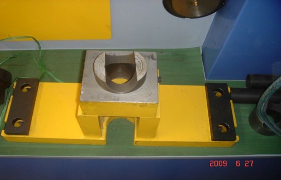 هيدروليّ ثقب طرد سنبك & قصّ ironworker آلة, خفيف Pole آلة يقطع 25mm حدّ أقصى